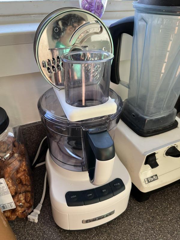 Food processor blade rack 