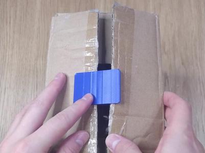 Cardboard Box Clip - Tongue version