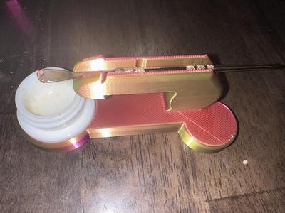 Magnetic Dab Tool Holder and Dab Catcher.