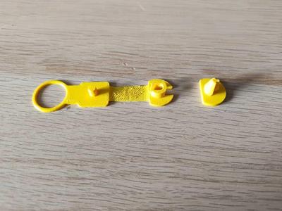 GM carpet clip