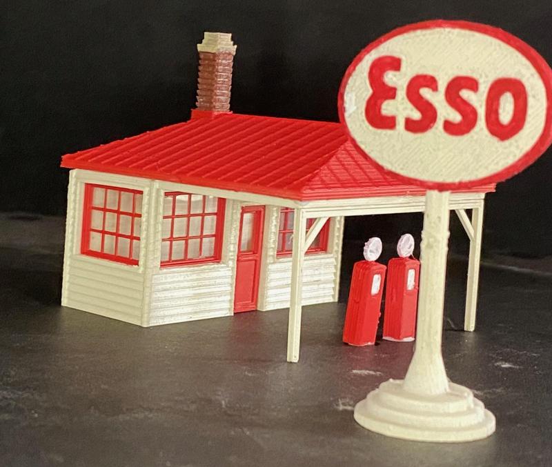 SMALL HO SCALE GAS (SERVICE) STATION ESSO