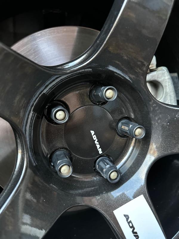 Advan wheels flat 73.1 bore center cap.