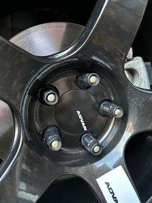 Advan wheels flat 73.1 bore center cap.