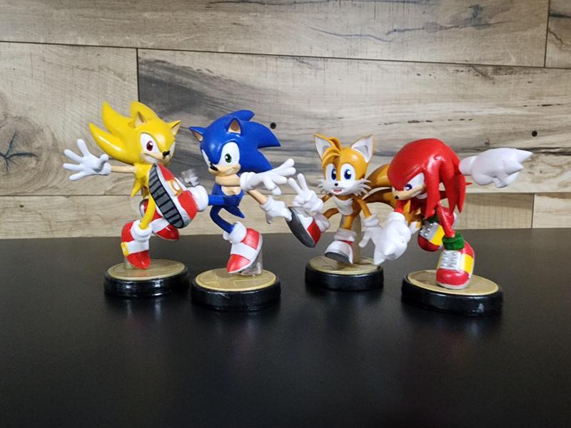 Team Sonic Figurine Set, SSBU Sonic, Tails, Knuckles, & Super Sonic amiibo figures