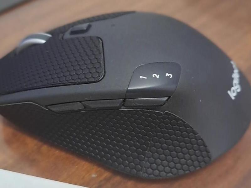 Logitech M720 mouse anti-slip grip tape_cutting model