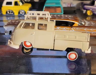 M2 Machines/Diecast,Hot Wheels Adjustable Suspension 1/64 scale