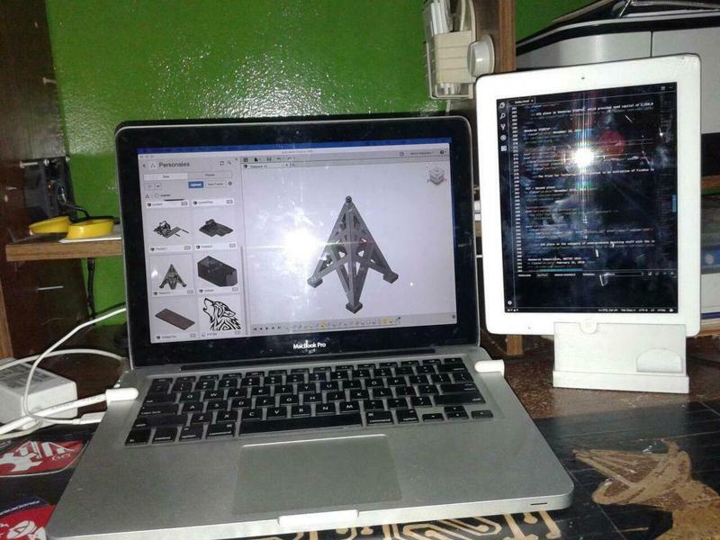 Ipad 3 stand + sound deflector