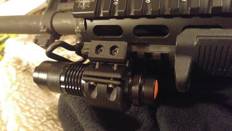 Picatinny flashlight mount