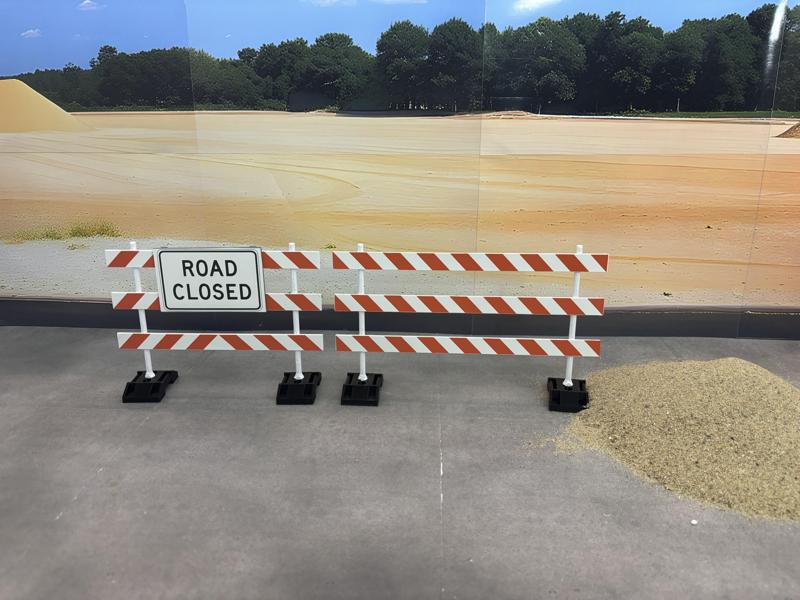 US Type III Road Barricade – 8ft & 10ft Versions 1/14