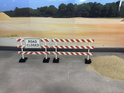 US Type III Road Barricade – 8ft & 10ft Versions 1/14