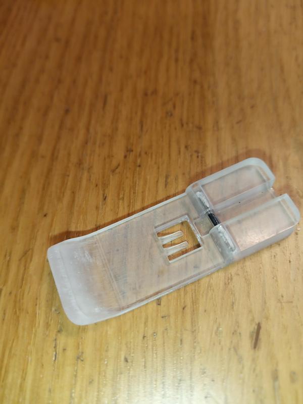 Coverlock/ coverstitch presser foot