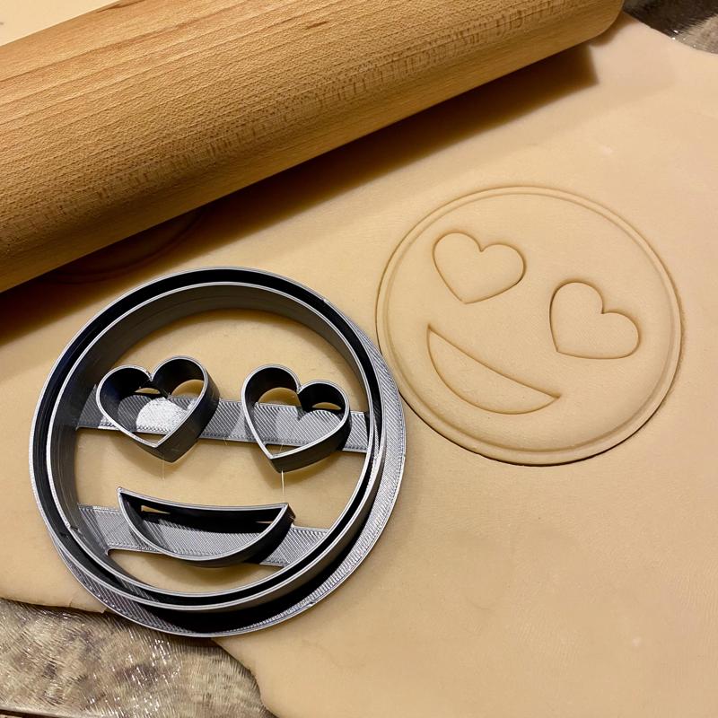 "Heart Eyes" Emoji Cookie Cutter