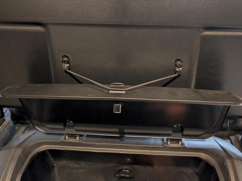 Evolution Maverick D5 - Trunk Lid Held Open