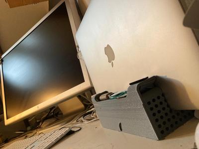 Mac Pro dock for Macbook or iPad