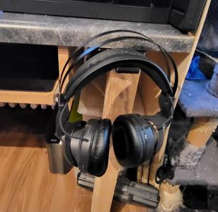 Headset holder desk mountable