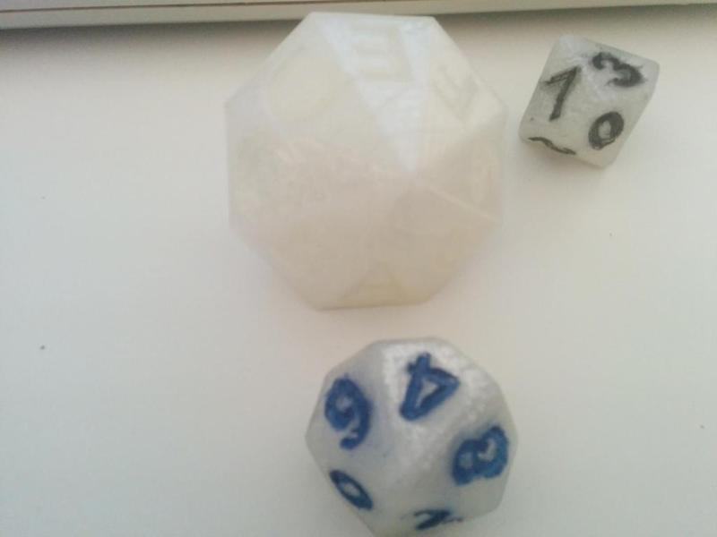 D16 Die - Hexadecimal die (0-F) --- Ludkubo de 16-edroj - Ludkubo deksesuma (0-F)