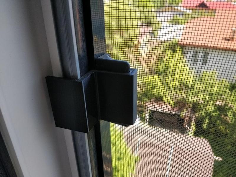 Mosquito net latch (for cats)