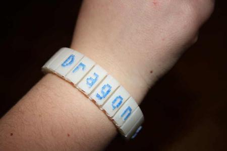 Customizable flexible name bracelet