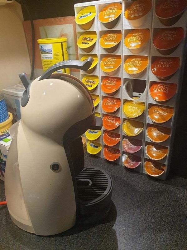 Dolce gusto capsule dispenser