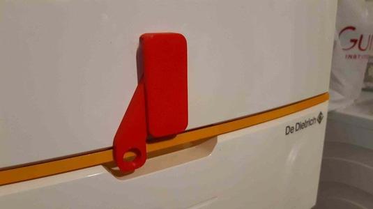 Door latch