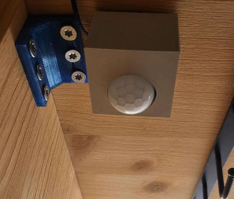 Motion detector with Light and temperature sensor
