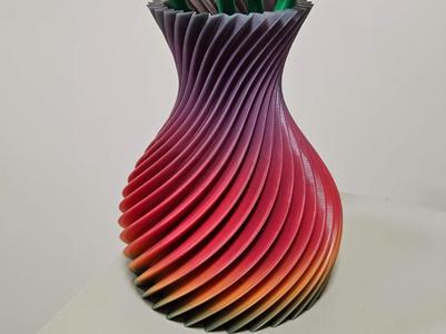 Wide Twisted Vase V1.0