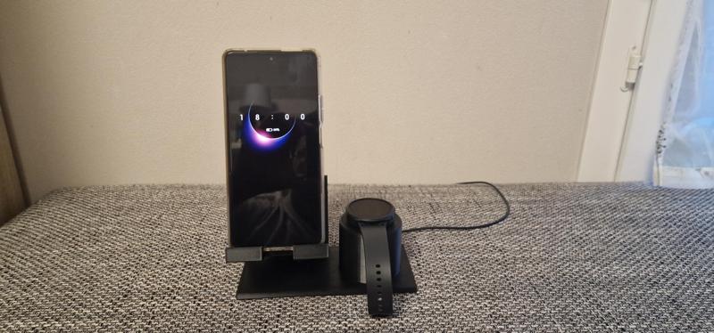 Samsung Charging Station plus Samsung Watch 4