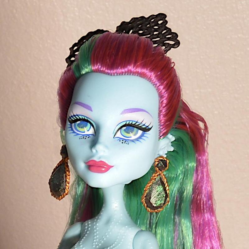 Queen's Diamonds Doll Earrings