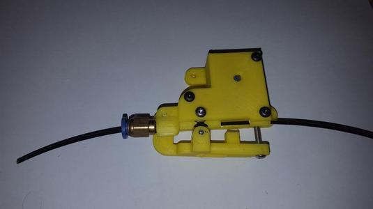 Filament runout sensor with hall sensor