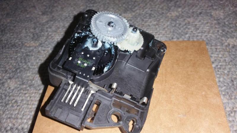05-10 Ford Mustang A/C Blend door Actuator Gear Replacement