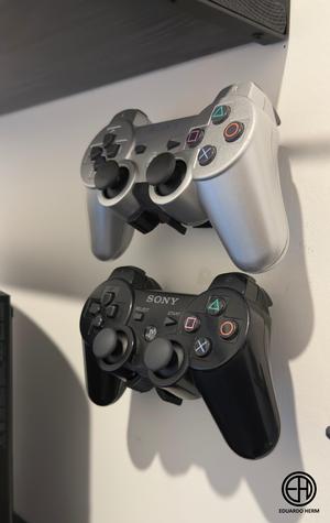 Wall bracket for PS3 controller
