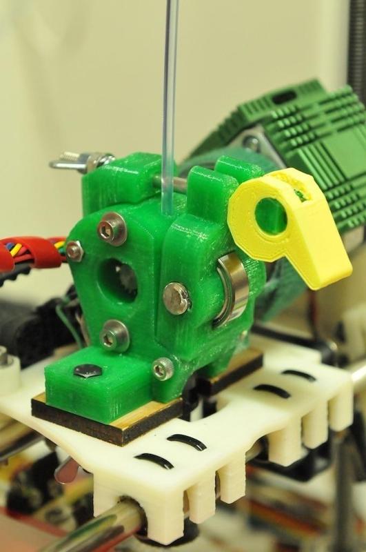 Birdstruder for MakerGear Plastruder