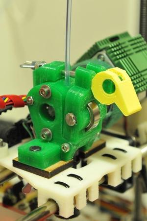 Birdstruder for MakerGear Plastruder