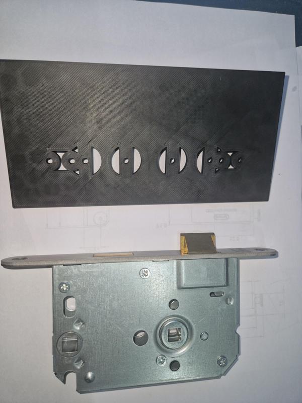 Drilling template door fitting