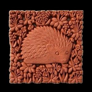 Wall panel with a hedgehog