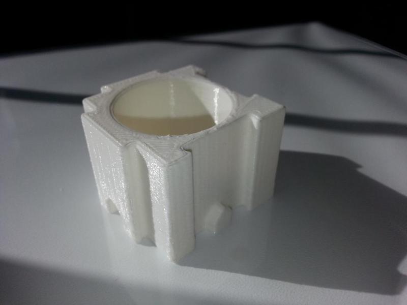 Interlocking dovetail-sided box for small 1/2 oz. eyedroppers and 15mL e-juice bottles