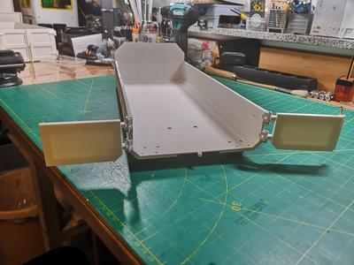 Flat roll-off body with rear doors suitable for Leimbach