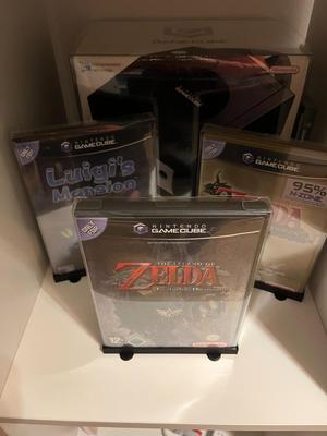 Nintendo Gamecube & Wii Clear Case Stand