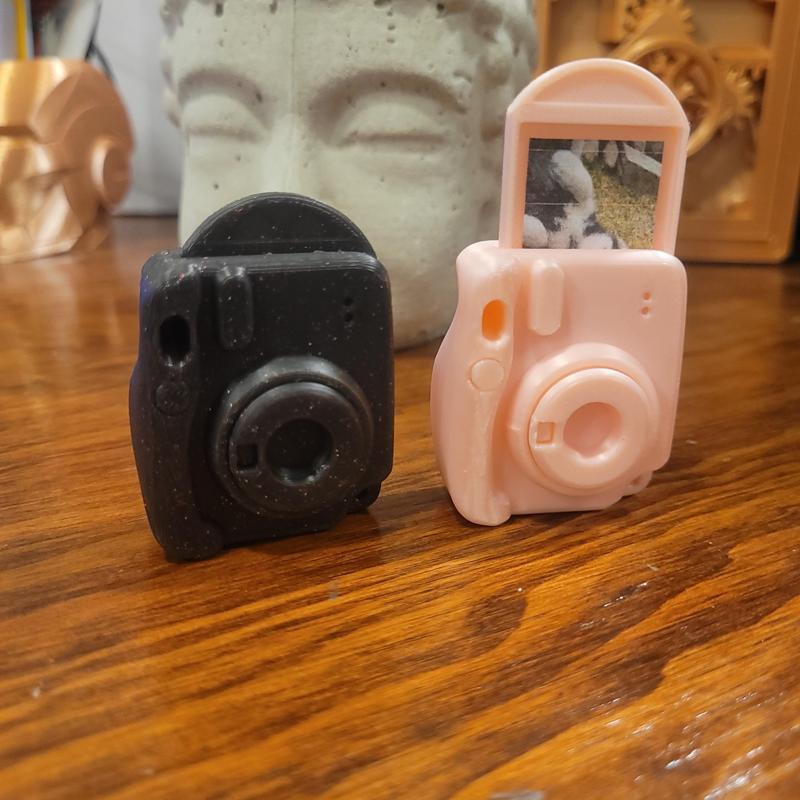 CAMERA KEYCHAIN