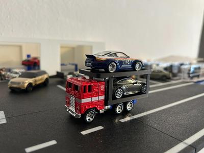 1/64 Hotwheels Truck print for another two cars