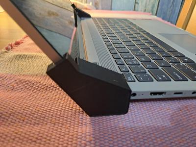 Lenovo zlomený kloub