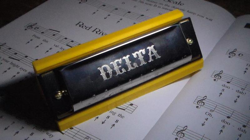 harmonica support