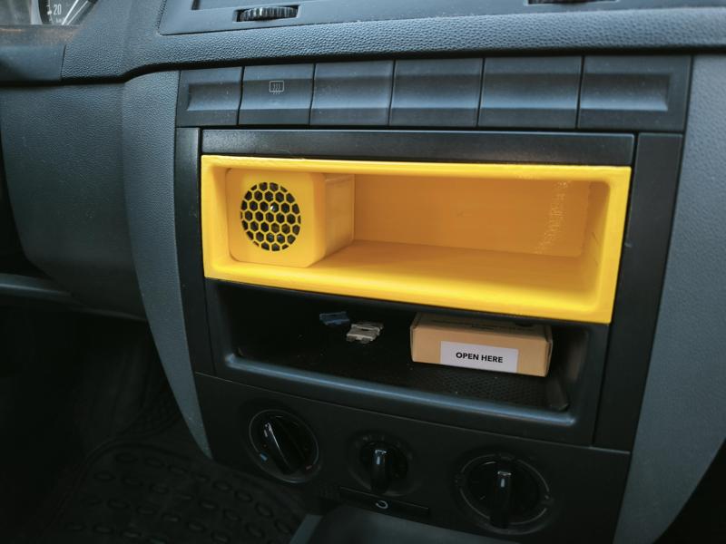 Skoda Fabia 1 Gen Dashboard Drawer / kastlík palubní desky
