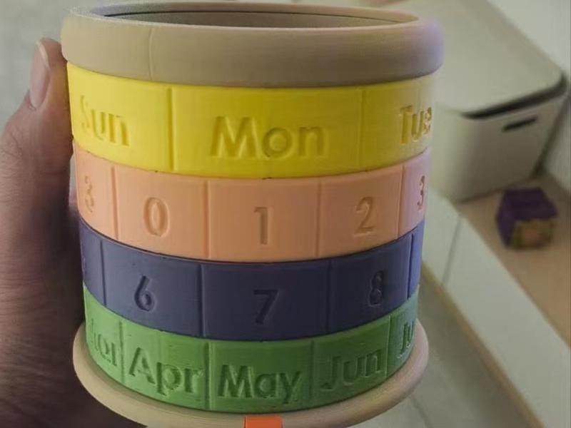 Perpetual Calendar Pen Holder