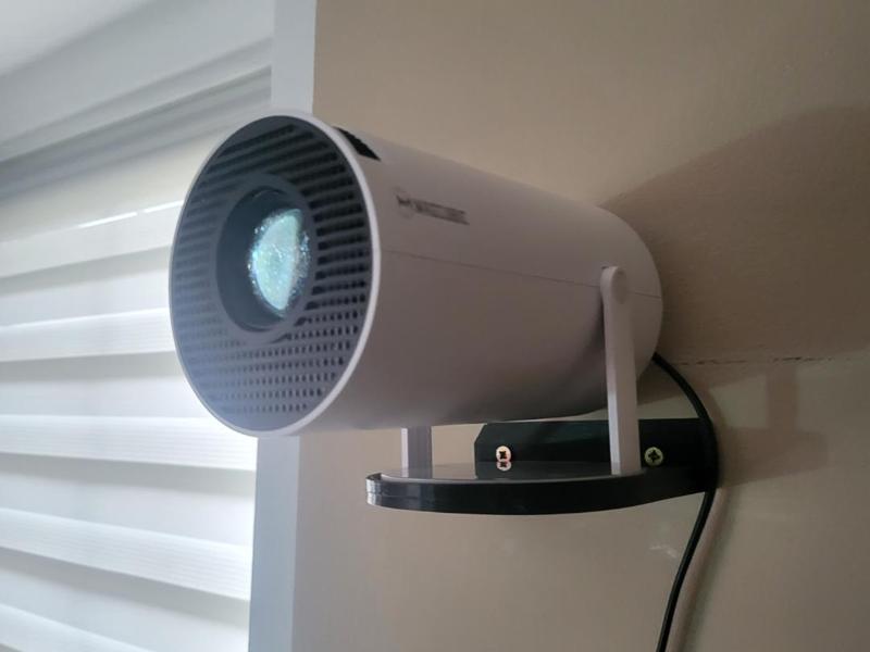 Magcubic HY300 wall mount