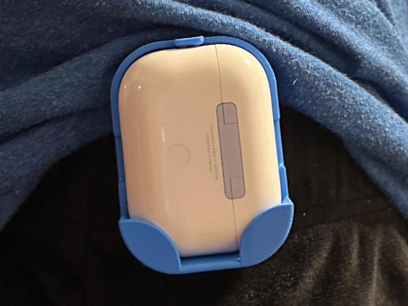 Air Pod Pro 2 case with clip