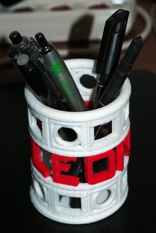 Customizable pen holder
