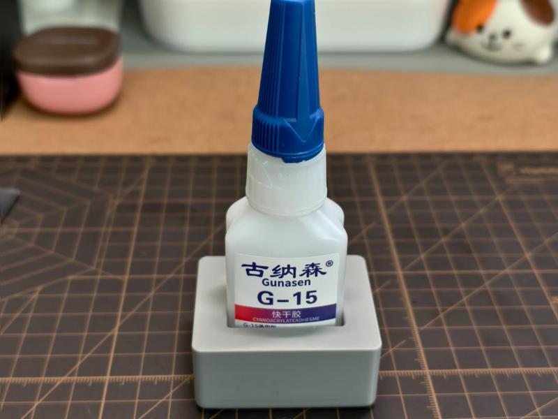 Small Bottle Glue Holder