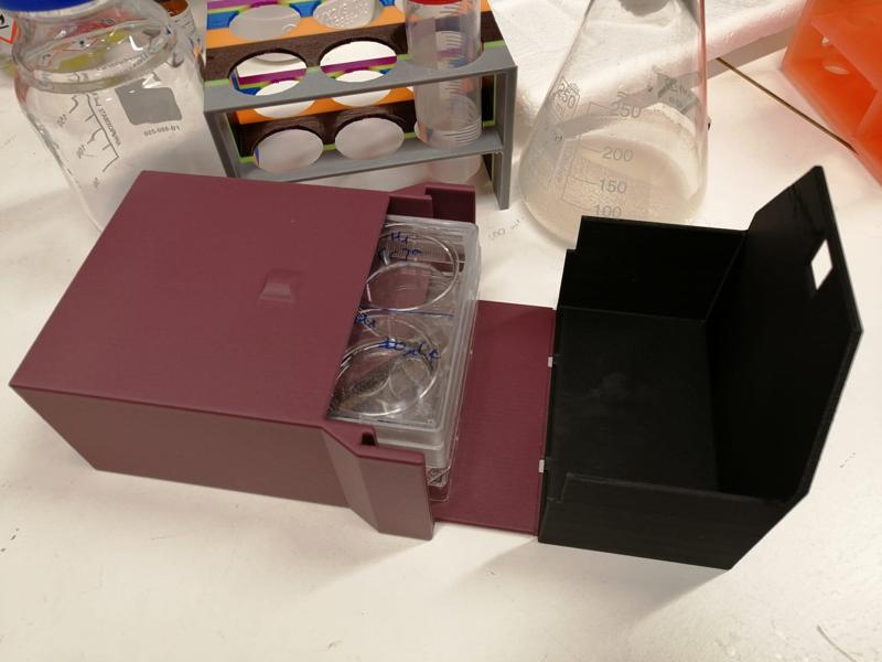 Black box for multiple well plates