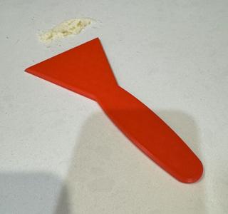 Pizza dough scraper